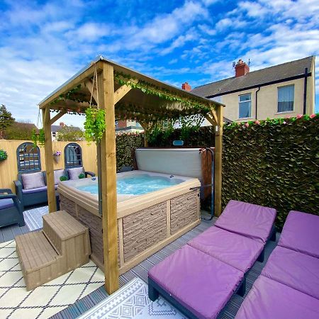 New…The Hottub House Blackpool Pleasure Beach Екстериор снимка