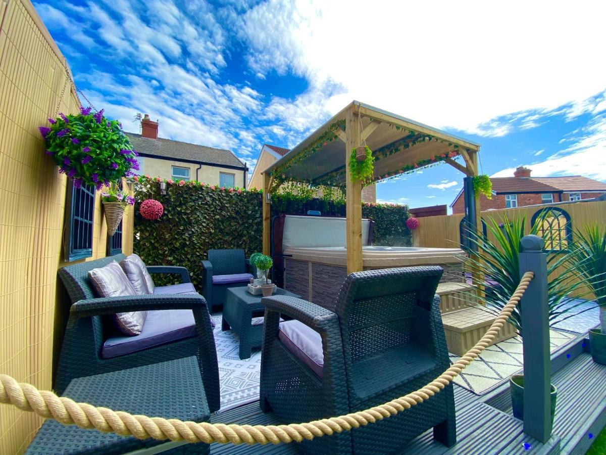 New…The Hottub House Blackpool Pleasure Beach Екстериор снимка