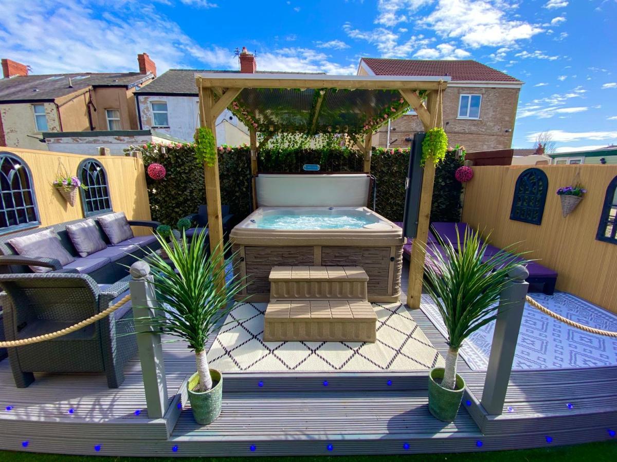 New…The Hottub House Blackpool Pleasure Beach Екстериор снимка