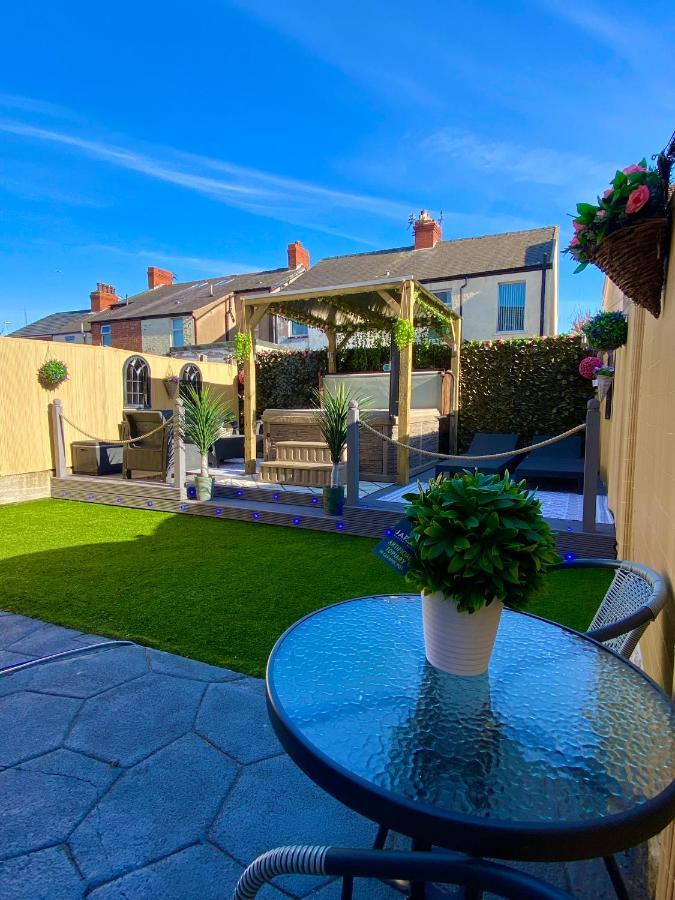 New…The Hottub House Blackpool Pleasure Beach Екстериор снимка