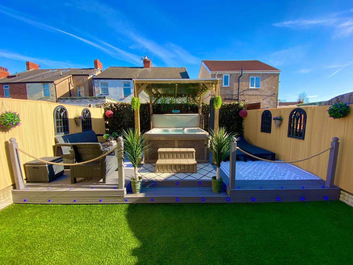New…The Hottub House Blackpool Pleasure Beach Екстериор снимка