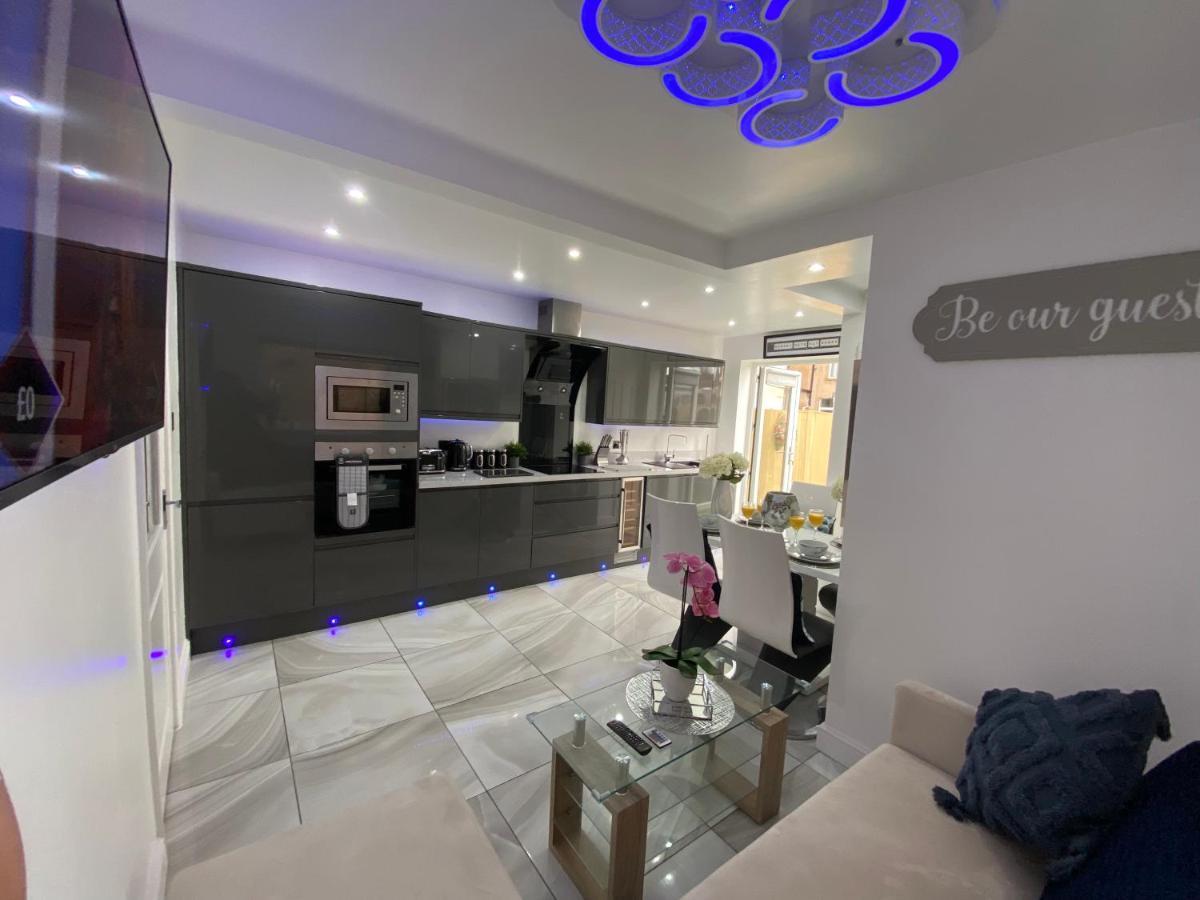 New…The Hottub House Blackpool Pleasure Beach Екстериор снимка