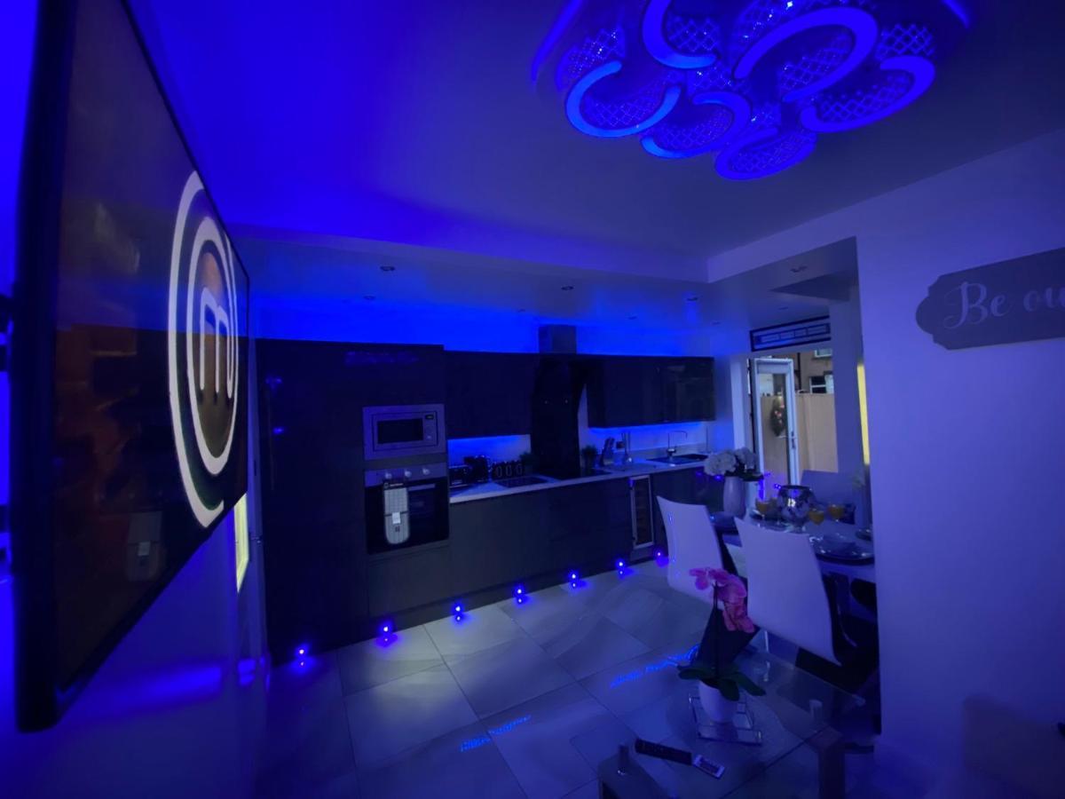 New…The Hottub House Blackpool Pleasure Beach Екстериор снимка